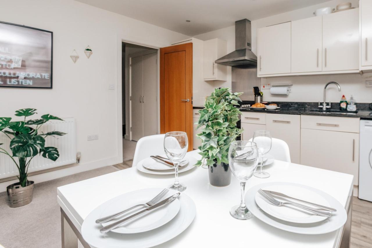 Central Modern Flat For 4-6 & Dedicated Parking Henley-on-Thames Exterior photo