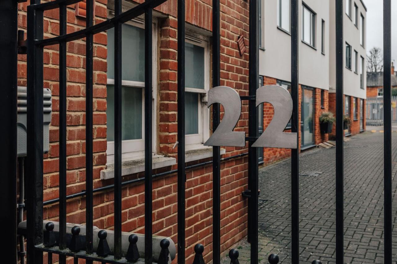 Central Modern Flat For 4-6 & Dedicated Parking Henley-on-Thames Exterior photo