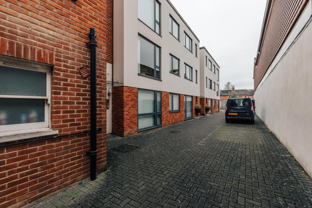 Central Modern Flat For 4-6 & Dedicated Parking Henley-on-Thames Exterior photo